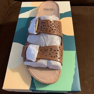 NWT Earth Origins Sand Antigua Wide size 9.5W